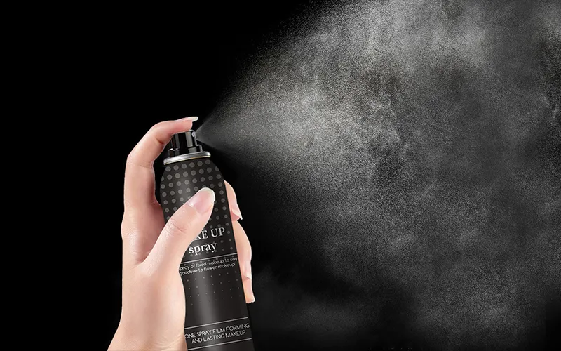 ​TILLIDEN TIL IKKE AT FJERNE MAKEUP KOMMER FRA WILSONS SETTING SPRAY.